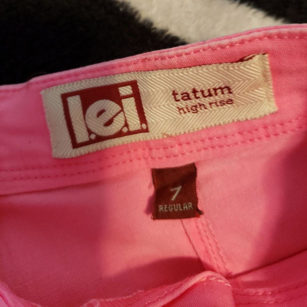 Pink shorts - Picture 2 of 3